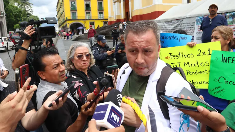  protestaTrabajadores del IMSS Bienestar bloquean Enríquez